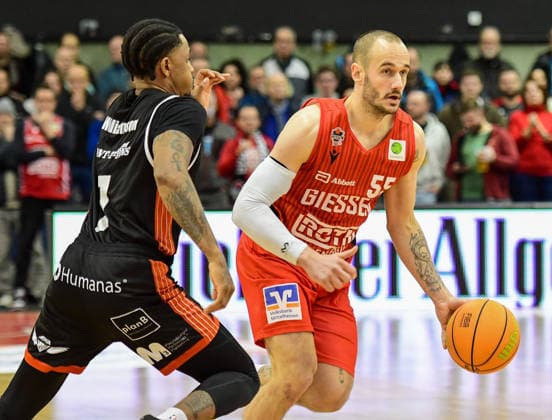 Simon Krajcovic 2 Bundesliga Pro A, 16 Matchday, 46ers, Basketball, Basketball season 2025 2026, BBL, Germany, Gießen 46ers SBB Baskets Wolmirstedt, Gießen in red, Men, SBB Baskets black