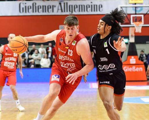 Jonathan Maier, Trey Stewart 2 Bundesliga Pro A, Matchday 16, 46ers, Basketball, Basketball season 2025 2026, BBL, Germany, Gießen 46ers SBB Baskets Wolmirstedt, Gießen in red, Men, SBB Baskets black
