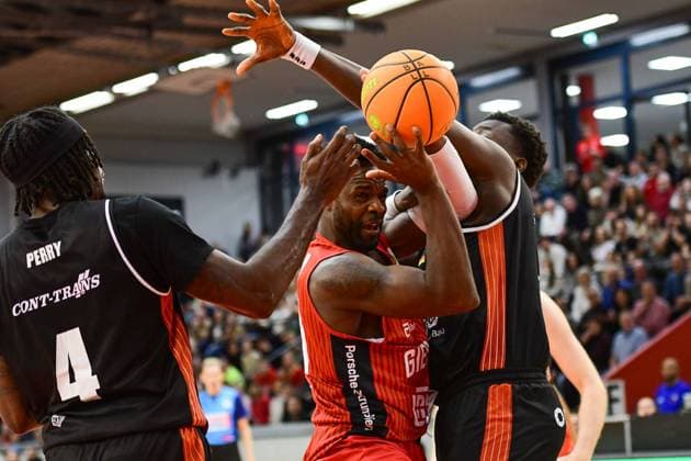 Roland Nyama 2 Bundesliga Pro A, 16 Matchday, 46ers, Basketball, Basketball season 2025 2026, BBL, Germany, Gießen 46ers SBB Baskets Wolmirstedt, Gießen in red, Men, SBB Baskets black