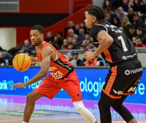 Devon Godmann, Daivien Williamson 2 Bundesliga Pro A, Matchday 16, 46ers, Basketball, Basketball season 2025 2026, BBL, Germany, Gießen 46ers SBB Baskets Wolmirstedt, Gießen in red, Men, SBB Baskets black