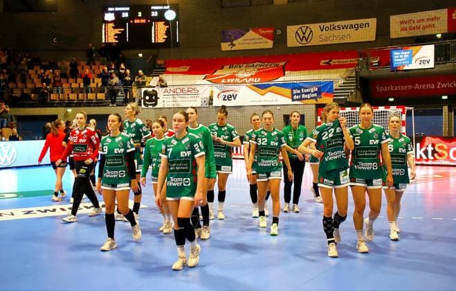 Disappointment among the Göppingen players after the final whistle Handball Womens 1 Bundesliga 2025 26 BSV Sachsen Zwickau Frisch Auf Göppingen 25 23 on 3 1 2026 in the Sparkassen Arena Zwickau BSV Sachsen Zwickau Frisch Auf Göppingen
