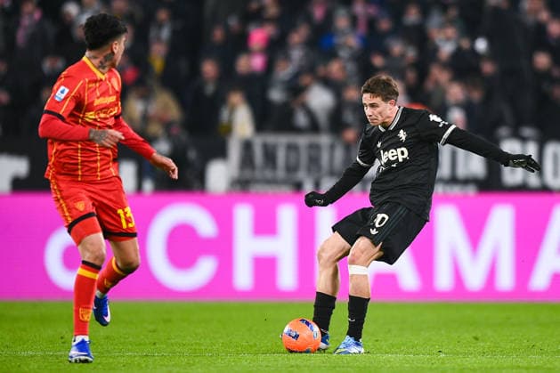 2026-01-03 Juventus FC v US Lecce - Serie A TURIN, ITALY - JANUARY 3: Matias Perez of US Lecce battles for the ball with Kenan Yildiz of Juventus FC during the Serie A match between Juventus FC and US Lecce at Allianz Stadium on January 3, 2026 in Turin, Italy. (Photo by Alberto Gandolfo BSR Agency) Turin Italy Content not available for redistribution in The Netherlands directly or indirectly through any third parties. Copyright: xBSRxAgencyx