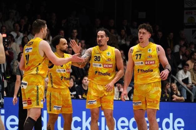 ProA Phoenix Hagen vs Eisbären Bremerhaven, Hagen, 03 01 2026, Ischelandhalle Hagen Fabian Bleck Phoenix Hagen, 10, Forward , Marcus Graves Phoenix Hagen, 0, Guard ,Jeffrey Carroll Phoenix Hagen, 30, Forward , Anzac Rissetto Phoenix Hagen, 77, Center Barmer2BasketballBundesliga ProA Phoenix Hagen vs Eisbären Bremerhaven, Hagen, 03 01 2026, Ischelandhalle Hagen Copyright: xBEAUTIFULxSPORTS Piepenstockx