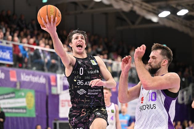 BG Göttingen Uni Baskets Münster Andrew O™Brien 0, MS and Hendrik Drescher 10, GOT in the BARMER 2 Basketball Bundesliga ProA match between BG Göttingen and Uni Baskets Münster at Sparkassen Arena on 03 01 2026 in Göttingen, Germany Göttingen Lower Saxony Germany