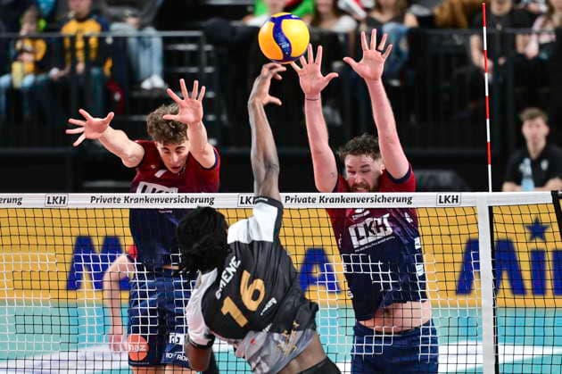 GER 1 VBL, SVG Lueneburg vs Barock Volleys MTV Ludwigsburg 03 01 2026, LKH Arena, Lueneburg, GER 1 VBL, SVG Lueneburg vs Barock Volleys MTV Ludwigsburg in the picture Joscha Kunstmann Lueneburg 07 and Jesse Elser Lueneburg 03 try to assert themselves against Nyherowo Omene Ludwigsburg 16 nordphotoxGmbH xWitke nph00002