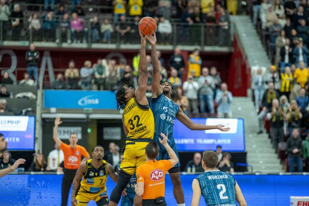 Keeshawn Kellman MHP RIESEN Ludwigsburg, 32 , Osun Osunniyi MLP Academics Heidelberg, 12 , GER, MHP RIESEN Ludwigsburg vs MLP Academics Heidelberg, easycredit BBL, Basketball, Bundesliga, Matchday 14, Season 2025 2026, 03 01 2026, GER, MHP RIESEN Ludwigsburg vs MLP Academics Heidelberg, easycredit BBL, Basketball, Bundesliga, Matchday 14, Season 2025 2026, 03 01 2026 Ludwigsburg Copyright: xEibner-Pressefoto SaschaxWaltherx EP_EER