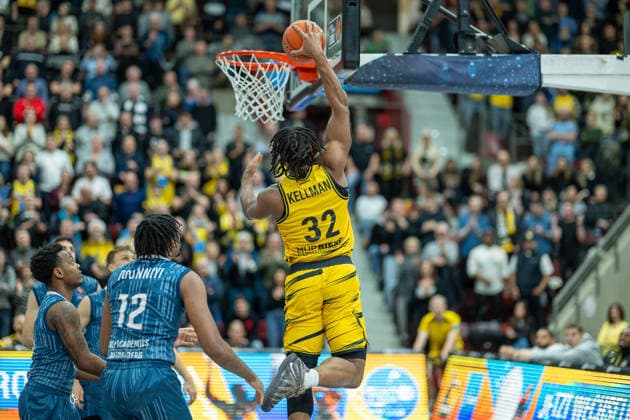 Osun Osunniyi MLP Academics Heidelberg, 12 , Keeshawn Kellman MHP RIESEN Ludwigsburg, 32 , GER, MHP RIESEN Ludwigsburg vs MLP Academics Heidelberg, easycredit BBL, Basketball, Bundesliga, Matchday 14, Season 2025 2026, 03 01 2026, GER, MHP RIESEN Ludwigsburg vs MLP Academics Heidelberg, easycredit BBL, Basketball, Bundesliga, Matchday 14, Season 2025 2026, 03 01 2026 Ludwigsburg Copyright: xEibner-Pressefoto SaschaxWaltherx EP_EER