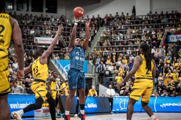 DJ Damariae Horne MLP Academics Heidelberg, 00 vs Yorman Polas Bartolo MHP RIESEN Ludwigsburg, 13 , left right still Traveon Buchanan MHP RIESEN Ludwigsburg, 02 GER, MHP Riesen Ludwigsburg MLP Academics Heidelberg, easycredit BBL, Basketball, Bundesliga, 14 Matchday, Season 2025 2026, 03 01 2026 GER, MHP Riesen Ludwigsburg MLP Academics Heidelberg, easycredit BBL, Basketball, Bundesliga, 14 Matchday, Season 2025 2026, 03 01 2026 Ludwigsburg Copyright: xSandyxDinkelackerx EP_SDR
