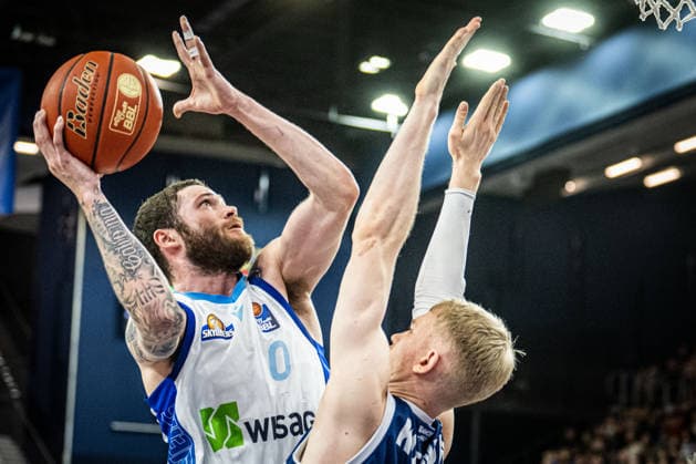 Rostock, Germany 03 January 2026 1 BBL 2025 2026 Rostock Seawolves vs Skyliners Frankfurt In the picture from left in the duel Logan Johnson Frankfurt Skyliners and Lukasz Kolenda ROSTOCK SEAWOLVES Copyright: xFotostandx xVoelkerx