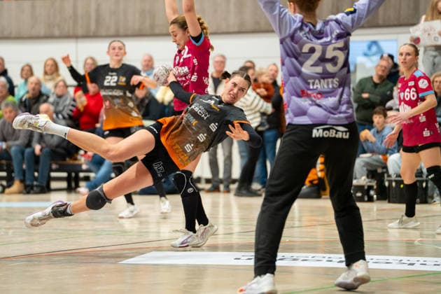 Handball I Women I Season 2025 2026 I 2 Bundesliga I 12 Matchday I VfL Waiblingen Rostocker HC I 03 01 2026 Isabel Kattner 10, VfL Waiblingen Tigers im Wurf Waiblingen Rundsporthalle Baden Württemberg Germany Copyright: xLobeca MaxxPetershansx