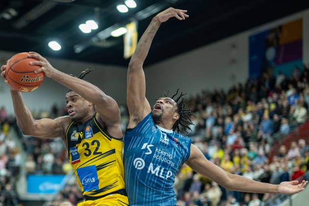 Keeshawn Kellman MHP RIESEN Ludwigsburg, 32 , Osun Osunniyi MLP Academics Heidelberg, 12 , GER, MHP RIESEN Ludwigsburg vs MLP Academics Heidelberg, easycredit BBL, Basketball, Bundesliga, Matchday 14, Season 2025 2026, 03 01 2026, GER, MHP RIESEN Ludwigsburg vs MLP Academics Heidelberg, easycredit BBL, Basketball, Bundesliga, Matchday 14, Season 2025 2026, 03 01 2026 Ludwigsburg Copyright: xEibner-Pressefoto SaschaxWaltherx EP_EER