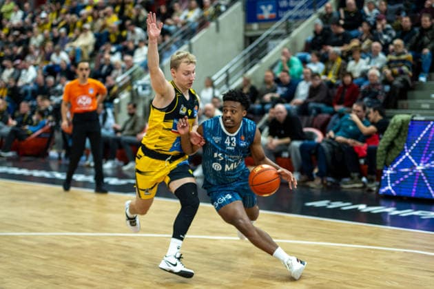 Toms Skuja MHP RIESEN Ludwigsburg, 05 , Eric Reed II MLP Academics Heidelberg, 43 , GER, MHP RIESEN Ludwigsburg vs MLP Academics Heidelberg, easycredit BBL, Basketball, Bundesliga, Matchday 14, Season 2025 2026, 03 01 2026, GER, MHP RIESEN Ludwigsburg vs MLP Academics Heidelberg, easycredit BBL, Basketball, Bundesliga, Matchday 14, Season 2025 2026, 03 01 2026 Ludwigsburg Copyright: xEibner-Pressefoto SaschaxWaltherx EP_EER