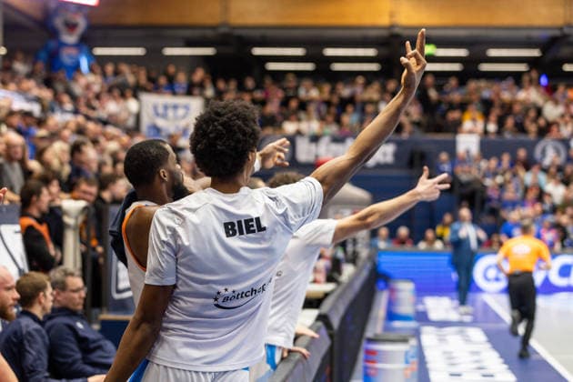 GER, easy Credit Basketball Bundesliga, Syntainics MBC Science City Jena 03 01 2026, Stadthalle, Weißenfels, GER, easy Credit Basketball Bundesliga, Syntainics MBC Science City Jena Daniel Biel Science City Jena, 77 cheers Â Photo Alexander Trienitz Weißenfels Stadthalle Sachsen Anhalt Germany