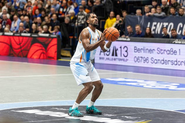 GER, easy Credit Basketball Bundesliga, Syntainics MBC Science City Jena 03 01 2026, Stadthalle, Weißenfels, GER, easy Credit Basketball Bundesliga, Syntainics MBC Science City Jena Keith Braxton Jr Science City Jena, 13 at a free throw Â Photo Alexander Trienitz Weißenfels Stadthalle Sachsen Anhalt Germany
