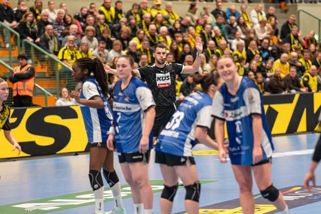 Borussia Dortmund GER vs HSG Blomberg Lippe GER , Handball, 1 Handball Bundesliga Women, Matchday 11, 3 1 2026, Season 2025 2026, Dortmund Jannik Rips Referee whistles the last pass Dortmund Sporthalle Wellinghofen Germany