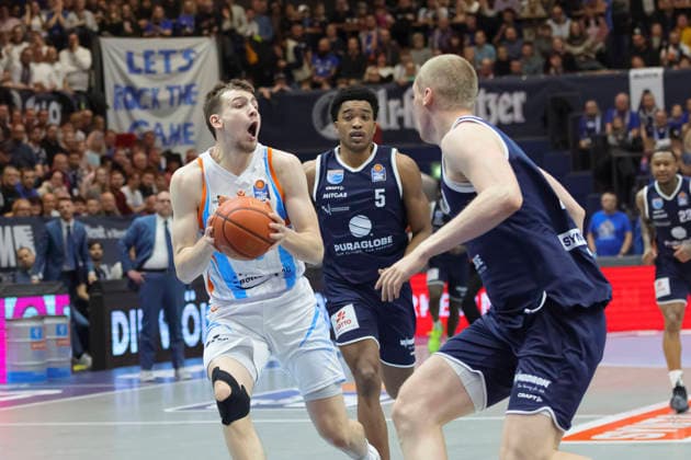 Lorenz Bank Jena, 25 , Marcus Foster MBC, 5 , Collin Welp MBC, 40 , Syntainics MBC vs Science City Jena, Basketball, 1 Bundesliga, Men, Season 2025 26, 14 Matchday, 03 01 2026 Weissenfels Stadthalle Sachsen Anhalt Germany