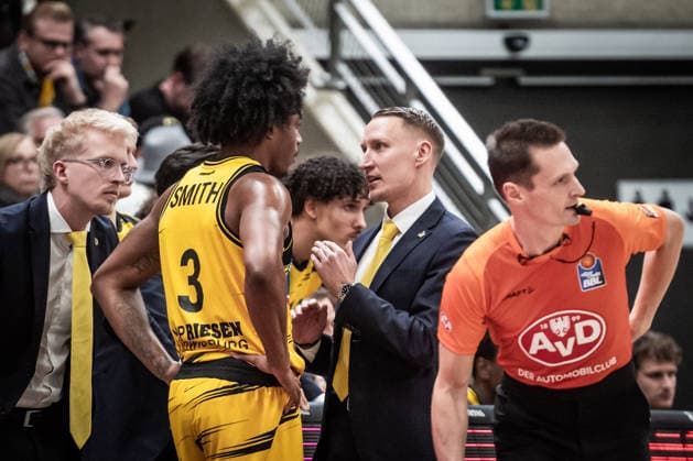 Mikko Riipinen MHP RIESEN Ludwigsburg, Head Coach with Stefan Smith MHP RIESEN Ludwigsburg, 03 and li Johs Andersen MHP RIESEN Ludwigsburg, Asistant Coach GER, MHP Riesen Ludwigsburg MLP Academics Heidelberg, easycredit BBL, Basketball, Bundesliga, Matchday 14, Season 2025 2026, 03 01 2026 GER, MHP Riesen Ludwigsburg MLP Academics Heidelberg, easycredit BBL, Basketball, Bundesliga, Matchday 14, Season 2025 2026, 03 01 2026 Ludwigsburg Copyright: xSandyxDinkelackerx EP_SDR