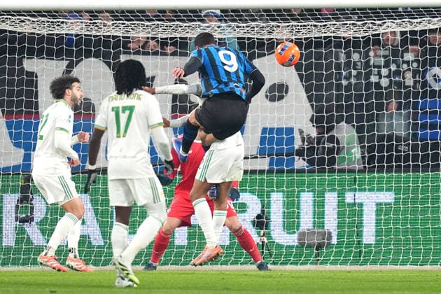 Atalanta™s Gianluca Scamacca goal disallowed during the Serie A soccer match between Atalanta and Roma at the New Balance Stadium in Bergamo , north Italy - Saturday , January 03 , 2026. - Soccer .  Copyright: xSpada LaPressex