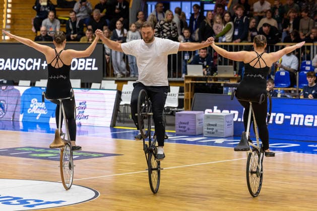 Half-time show Artistic cyclists of SV Tuengental, Artistic cycling department GER, HAKRO Merlins Crailsheim vs Tigers Tuebingen, Basketball, BARMER 2 Bundesliga Bundesliga, Pro A, Season 2025 2026, 16 Matchday, 03 01 2026 GER, HAKRO Merlins Crailsheim vs Tigers Tuebingen, Basketball, BARMER 2 Bundesliga Bundesliga, Pro A, Season 2025 2026, 16 Matchday, 03 01 2026 Ilshofen Copyright: xEibner-Pressefoto ArdanxFuessmanx EP_AFN