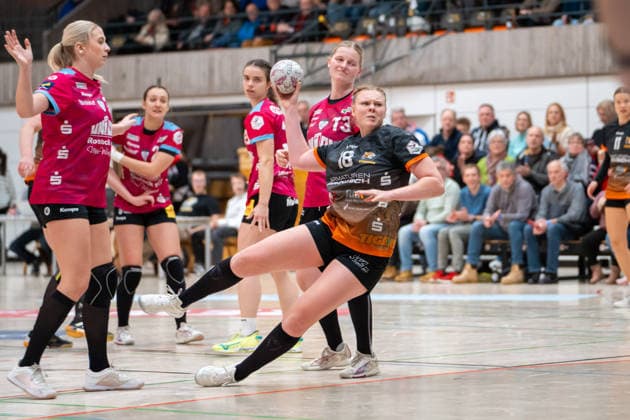 Handball I Women I Season 2025 2026 I 2 Bundesliga I 12 Matchday I VfL Waiblingen Rostocker HC I 03 01 2026 Kimberly Eileen Gisa 18, VfL Waiblingen Tigers im Wurf Waiblingen Rundsporthalle Baden Württemberg Germany Copyright: xLobeca MaxxPetershansx