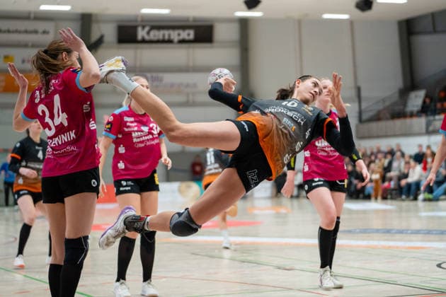 Handball I Women I Season 2025 2026 I 2 Bundesliga I 12 Matchday I VfL Waiblingen Rostocker HC I 03 01 2026 Isabel Kattner 10, VfL Waiblingen Tigers im Wurf Waiblingen Rundsporthalle Baden Württemberg Germany Copyright: xLobeca MaxxPetershansx