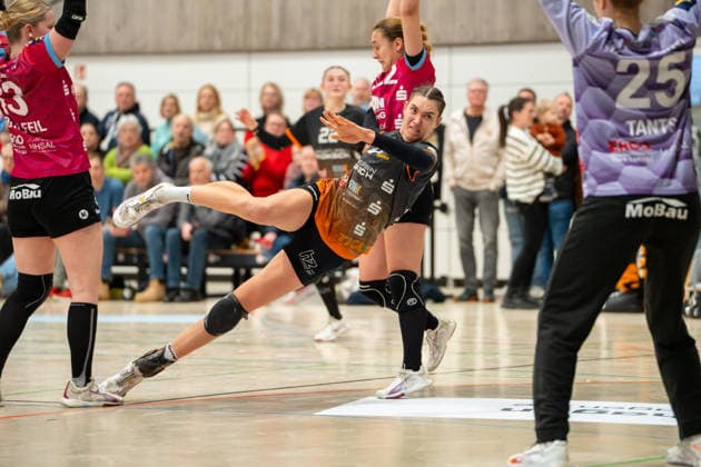 Handball I Women I Season 2025 2026 I 2 Bundesliga I 12 Matchday I VfL Waiblingen Rostocker HC I 03 01 2026 Isabel Kattner 10, VfL Waiblingen Tigers im Wurf Waiblingen Rundsporthalle Baden Württemberg Germany Copyright: xLobeca MaxxPetershansx