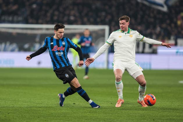 Atalanta BC v AS Roma - Serie A Nicola Zalewski of Atalanta BC and Evan Ferguson of AS Roma contrast during the Serie A football match between Atalanta BC and AS Roma in Bergamo, Italy, on January 3, 2026, at New Balance Arena. Bergamo Italy  Copyright: xEmanuelexComincinix originalFilename:comincini-atalanta260103_npS3O.jpg