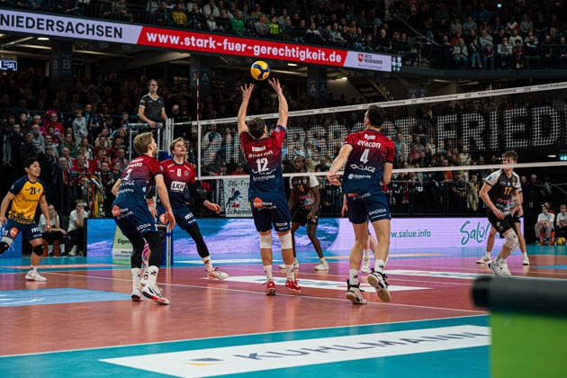 Volleyball I Men I Season 2025 2026 I Bundesliga I SVG Lüneburg Barock Volleys MTV Ludwigsburg I 03 01 2026 Santeri Riku Matias Välimaa 12, SVG Lüneburg plays the ball to Copyright: xLobeca Bjorn-OlexKehmx