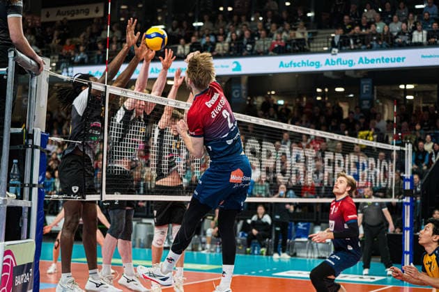 Volleyball I Men I Season 2025 2026 I Bundesliga I SVG Lüneburg Barock Volleys MTV Ludwigsburg I 03 01 2026 Daniel Gruvaeus 2, SVG Lüneburg in attack Copyright: xLobeca Bjorn-OlexKehmx
