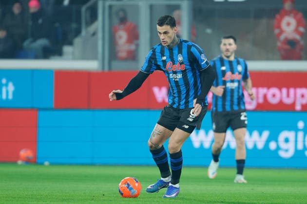 3rd January 2026; Gewiss Stadium, Bergamo, Italy, Serie A Football, Atalanta versus Roma; Gianluca Smack of Atalanta BC runs with the ball  EmanuelexPennacchio