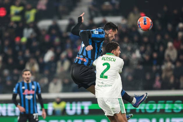 Atalanta BC V AS Roma - Serie A Gianluca Scamacca of Atalanta BC has a goal denied during the Serie A football match between Atalanta BC and AS Roma in Bergamo, Italy, on January 03, 2026, at New Balance Arena. Bergamo Italy  Copyright: xEmanuelexComincinix originalFilename:comincini-atalanta260103_npmjb.jpg