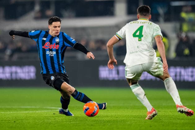BERGAMO, ITALY - JANUARY 3: Nicola Zalewski of Atalanta BC dribbles with the ball during the Serie A match between Atalanta BC and AS Roma at the New Balance Arena on January 3, 2026 in Bergamo, Italy. (Photo by Rene Nijhuis) SPO  Copyright: xRenexNijhuis