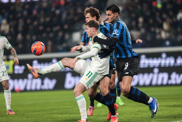 Atalanta BC V AS Roma - Serie A Evan Ferguson of AS Roma is in action during the Serie A football match between Atalanta BC and AS Roma in Bergamo, Italy, on January 3, 2026, at New Balance Arena. Bergamo Italy  Copyright: xEmanuelexComincinix originalFilename:comincini-atalanta260103_npRUt.jpg