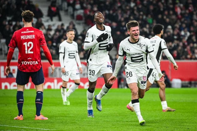January 3, 2026, Villeneuve-D ascq, France, France: Quentin MERLIN of Rennes celebrate his goal with teammates during the Ligue 1 match between Lille OSC (LOSC) and Stade Rennais (Rennes) at Pierre Mauroy Stadium on January 03, 2026 in Villeneuve-d Ascq near Lille, France. Villeneuve-D ascq France - ZUMAm308 20260103_zsp_m308_010 Copyright: xMatthieuxMirvillex