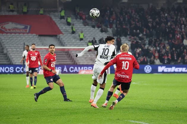 FOOTBALL : LOSC Lille vs Stade Rennais - Ligue 1 J17 - 03 01 2026 Ludovic BLAS (Stade Rennais) et Hakon HARALDSSON (LOSC Lille) lors du match LOSC Lille vs Stade Rennais, Ligue 1 J17, Decathlon Arena stade Pierre Mauroy, le 3 janvier 2026 - photo Laurent Sanson PsnewZ  Copyright: xLaurentxSANSONx xPsnewZx