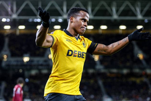 Jhon Arias (10 Wolves) hypes up the fans during the Premier League football match between Wolverhampton Wanderers and West Ham United at Molineux stadium in Wolverhampton, England Copyright: xNataliexMincher SPPx Sportspressphoto_SPR78441