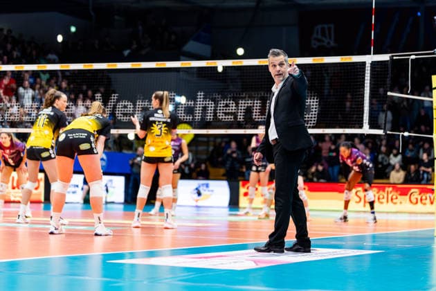 03 01 2026, GER, Volleyball, Women, 1 BL, Main Round, Season 25 26, VfB 91 Suhl Lotto Thueringen Schwarz Weiss Erfurt Laszlo Hollosy VfB 91 Suhl Lotto Thueringen 99817 Eisenach Werner Assmann Halle Am Sportp Thüringen Germany