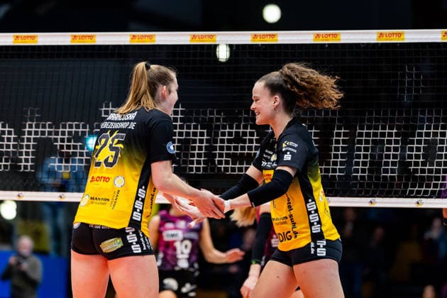 03 01 2026, GER, Volleyball, Women, 1 BL, Main Round, Season 25 26, VfB 91 Suhl Lotto Thueringen Schwarz Weiss Erfurt Monika Brancuska VfB 91 Suhl Lotto Thueringen , Laura Berger VfB 91 Suhl Lotto Thueringen 99817 Eisenach Werner Assmann Halle Am Sportp Thüringen Germany