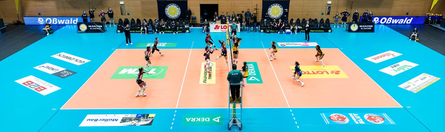 03 01 2026, GER, Volleyball, Women, 1 BL, Main Round, Season 25 26, VfB 91 Suhl Lotto Thueringen Schwarz Weiss Erfurt Emilie Respaut Schwarz Weiss Erfurt , Laura Berger VfB 91 Suhl Lotto Thueringen , Monika Brancuska VfB 91 Suhl Lotto Thueringen 99817 Eisenach Werner Assmann Halle Am Sportp Thüringen Germany