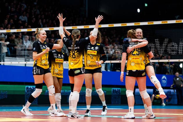03 01 2026, GER, Volleyball, Women, 1 BL, Main round, Season 25 26, VfB 91 Suhl Lotto Thueringen Schwarz Weiss Erfurt VfB 91 Suhl Lotto Thueringen wins the Thuringia derby against Schwarz Weiss Erfurt in Eisenach, in the picture Lara Nagels VfB 91 Suhl Lotto Thueringen , Monika Brancuska VfB 91 Suhl Lotto Thueringen , Laura Berger VfB 91 Suhl Lotto Thueringen , Mackenzie Foley VfB 91 Suhl Lotto Thueringen , Sanaa Dotson VfB 91 Suhl Lotto Thueringen , Roosa Laakkonen VfB 91 Suhl Lotto Thueringen 99817 Eisenach Werner Assmann Halle Am Sportp Thüringen Germany