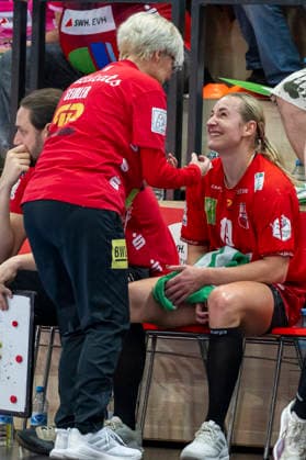 Handball Bundesliga Women, Season 2025 2026 SV Union Halle Neustadt vs Buxtehuder SV Halle, Germany 03 January 2026 In the picture from left coach Ines Seidler Halle and Lea Gruber Halle Halle Saale SWH Arena Sachsen Anhalt Germany
