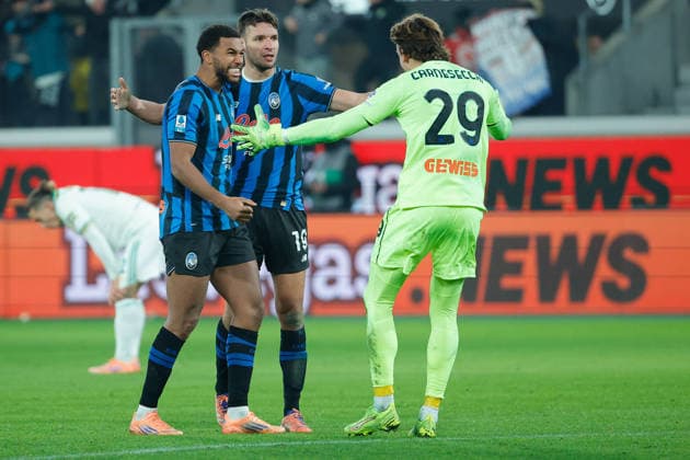 Atalanta BC s players celebrate their victory at the end of the match during the match of 18th day of the Serie A Championship between Atalanta BC - AS Roma at the New Balance Arena on 3 January 2026 in Bergamo, BG.  Copyright: xEmanuelexPennacchio IPAxSportx xipa-agency.netx xx IPA_69658131 IPA_Agency_IPA69658131