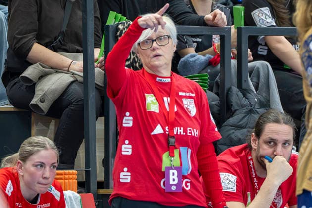 Handball Bundesliga Women, Season 2025 2026 SV Union Halle Neustadt vs Buxtehuder SV Halle, Germany 03 January 2026 In the picture Coach Ines Seidler Halle Halle Saale SWH Arena Sachsen Anhalt Germany