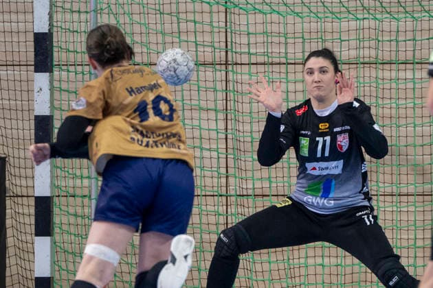 Handball Bundesliga Women, Season 2025 2026 SV Union Halle Neustadt vs Buxtehuder SV Halle, Germany 03 January 2026 In the picture from left Anika Hampel Buxtehude and goalkeeper Marijana Ilic Halle Halle Saale SWH Arena Sachsen Anhalt Germany
