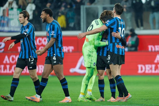 3rd January 2026; Gewiss Stadium, Bergamo, Italy, Serie A Football, Atalanta versus Roma; Atalanta BC s players celebrate their victory at the end of the match  EmanuelexPennacchio