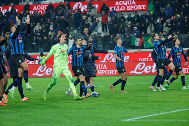 CALCIO - Serie A - Atalanta BC vs AS Roma Atalanta BC s players celebrate their victory at the end of the match during the match of 18th day of the Serie A Championship between Atalanta BC - AS Roma at the New Balance Arena on 3 January 2026 in Bergamo, BG. Bergamo Italy  Copyright: xIPAxSport ABACAx