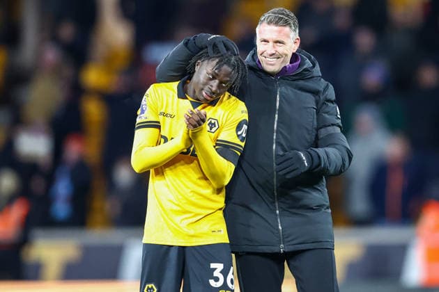 Wolverhampton Wanderers v West Ham United - Premier League Mateus Mane of Wolverhampton Wanderers is congratulated by Rob Edwards, manager of Wolverhampton Wanderers, at full-time during the Premier League match between Wolverhampton Wanderers and West Ham United at Molineux in Wolverhampton, England, on January 3, 2026. Wolverhampton West Midlands United Kingdom  Copyright: xMIxNewsx originalFilename:fletcher-wolverha260103_npMtM.jpg
