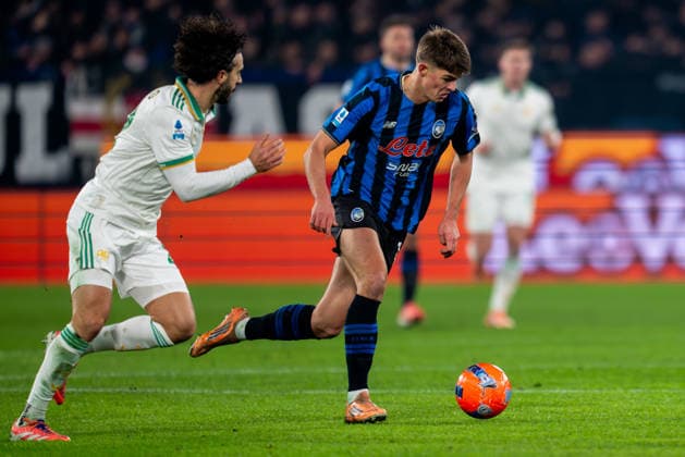 BERGAMO, ITALY - JANUARY 3: Charles De Ketelaere of Atalanta BC dribbles with the ball during the Serie A match between Atalanta BC and AS Roma at the New Balance Arena on January 3, 2026 in Bergamo, Italy. (Photo by Rene Nijhuis) SPO  Copyright: xRenexNijhuis