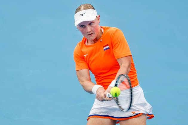 TENNIS UNITED CUP SYDNEY, Suzan Lamens of Team Netherlands plays a backhand in her Group F singles match against Eva Lys of Team Germany during day three of the 2026 United Cup at Ken Rosewall Arena in Sydney, Sunday, January 4, 2026. ( NO ARCHIVING, EDITORIAL USE ONLY SYDNEY NEW SOUTH WALES AUSTRALIA  Copyright: xMARKxEVANSx 20260104185145423070