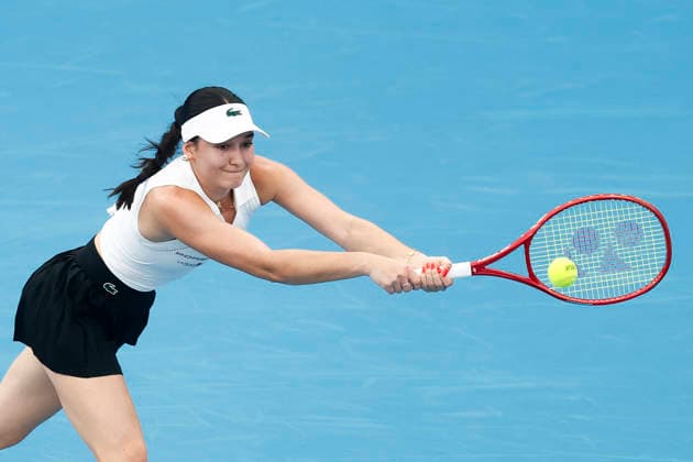 TENNIS UNITED CUP SYDNEY, Eva Lys of Team Germany plays a backhand in her Group F singles match against Suzan Lamens of Team Netherlands during day three of the 2026 United Cup at Ken Rosewall Arena in Sydney, Sunday, January 4, 2026. ( NO ARCHIVING, EDITORIAL USE ONLY SYDNEY NEW SOUTH WALES AUSTRALIA  Copyright: xMARKxEVANSx 20260104149444614614